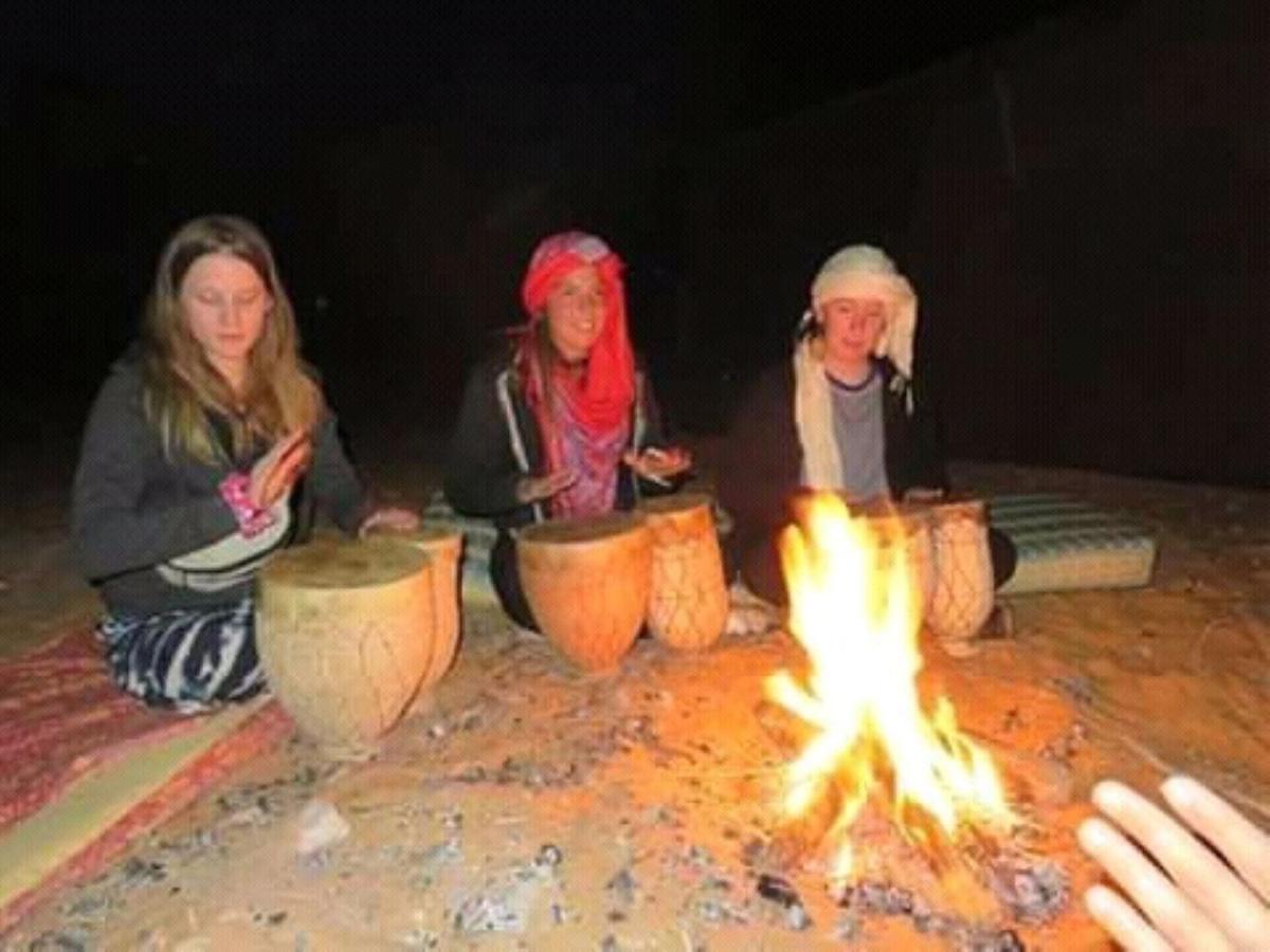 ホテル Restcamp Ergchebbi メルズーガ エクステリア 写真