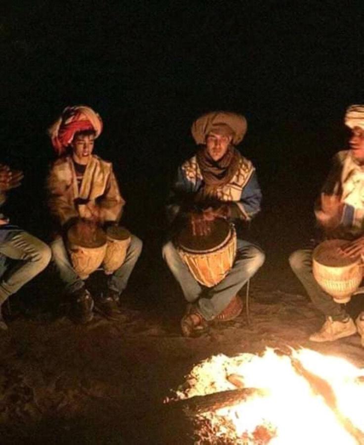 ホテル Restcamp Ergchebbi メルズーガ エクステリア 写真