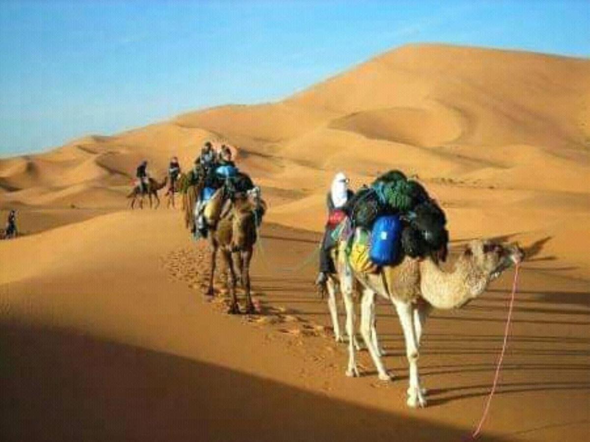 ホテル Restcamp Ergchebbi メルズーガ エクステリア 写真