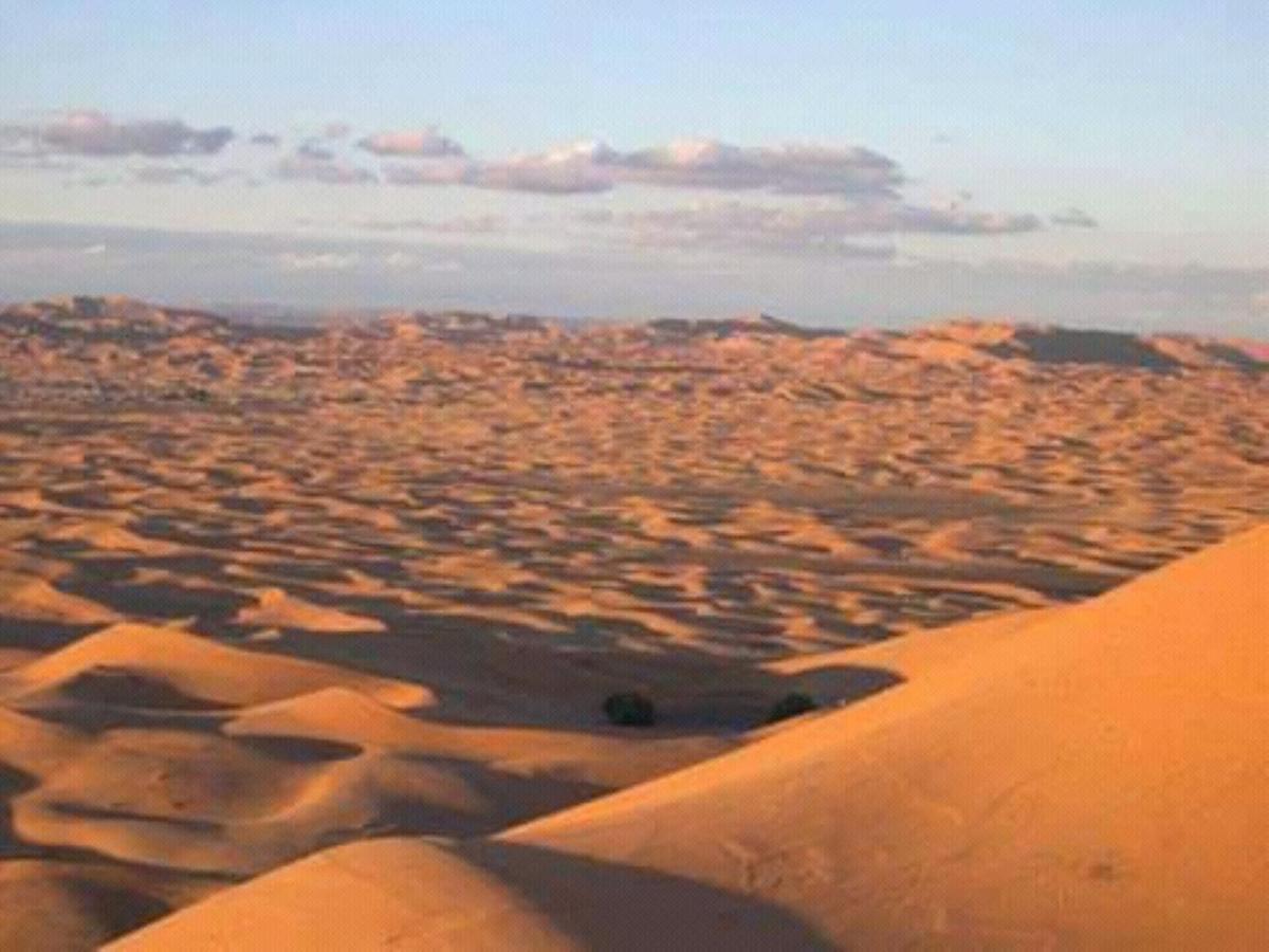 ホテル Restcamp Ergchebbi メルズーガ エクステリア 写真
