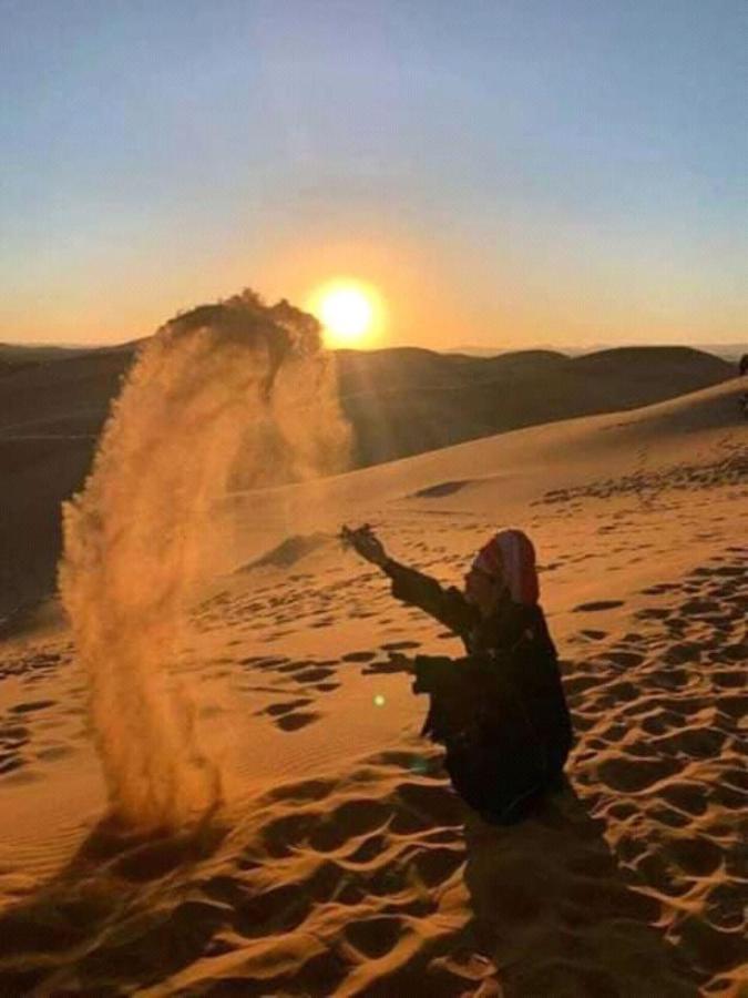 ホテル Restcamp Ergchebbi メルズーガ エクステリア 写真