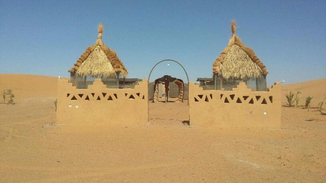 ホテル Restcamp Ergchebbi メルズーガ エクステリア 写真