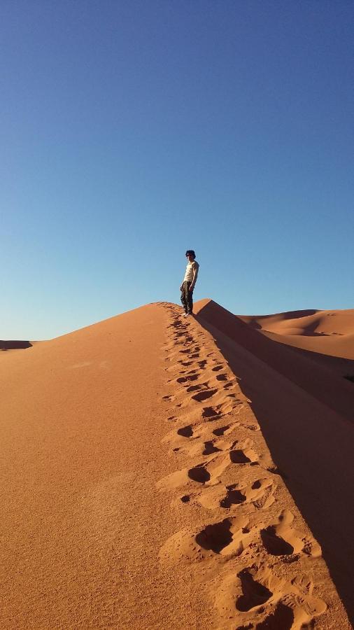 ホテル Restcamp Ergchebbi メルズーガ エクステリア 写真