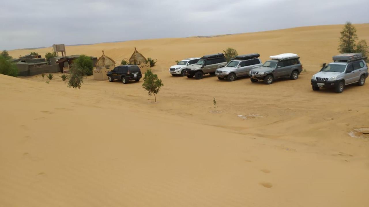ホテル Restcamp Ergchebbi メルズーガ エクステリア 写真
