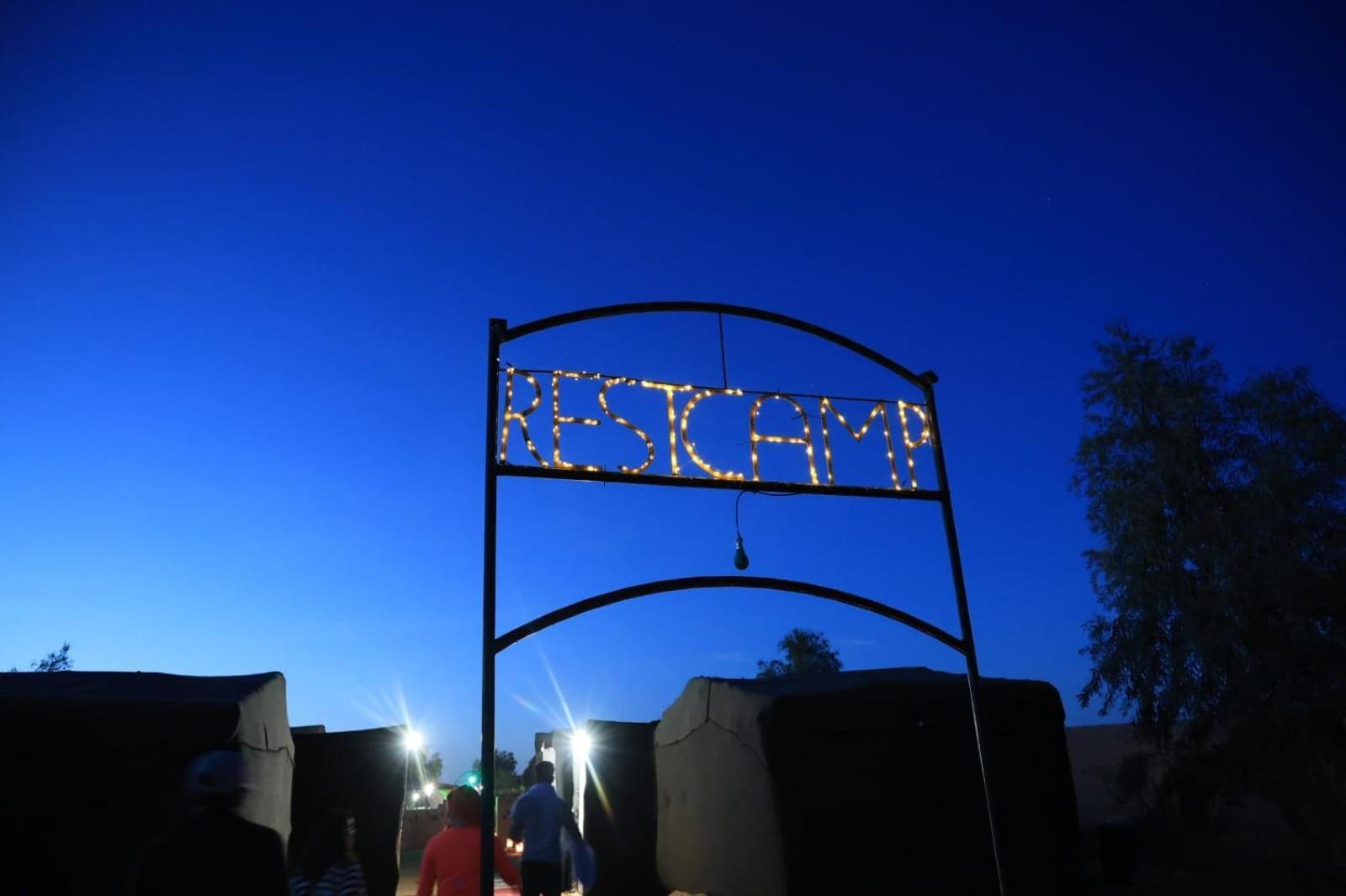 ホテル Restcamp Ergchebbi メルズーガ エクステリア 写真