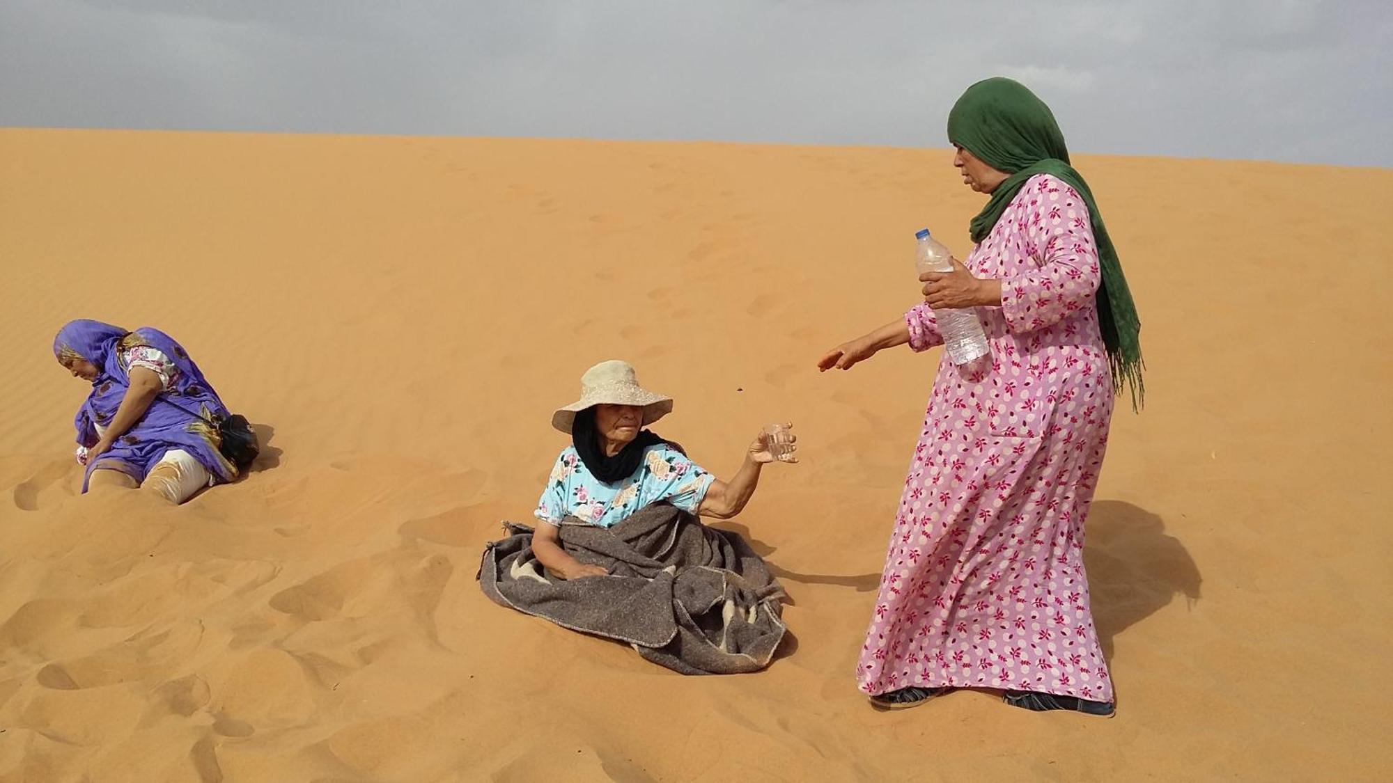 ホテル Restcamp Ergchebbi メルズーガ エクステリア 写真