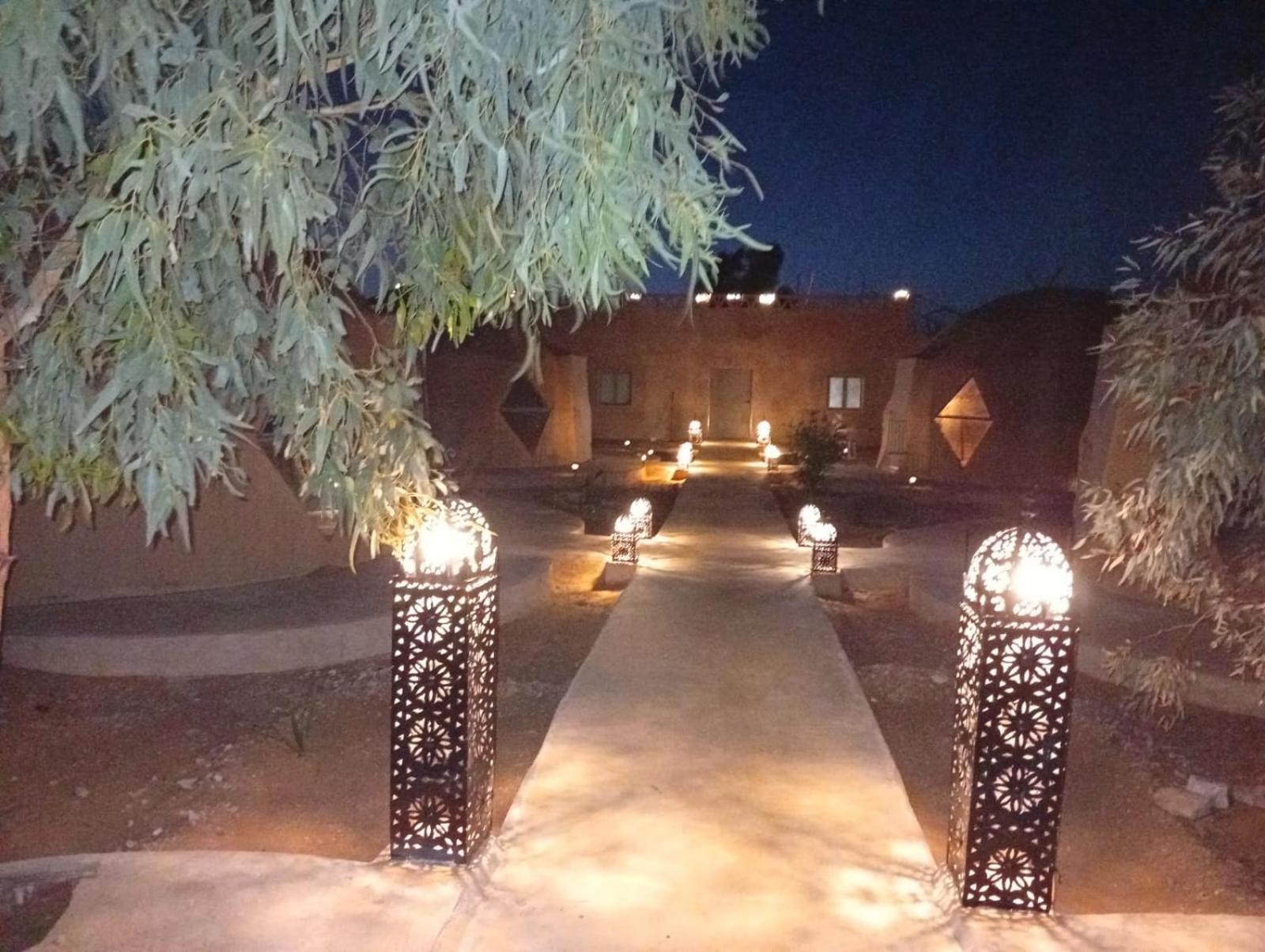 ホテル Restcamp Ergchebbi メルズーガ エクステリア 写真