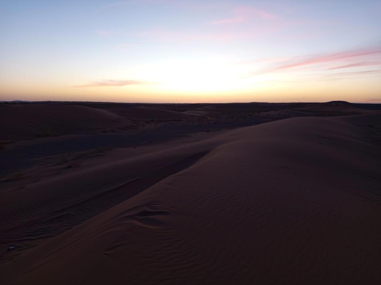 ホテル Restcamp Ergchebbi メルズーガ エクステリア 写真